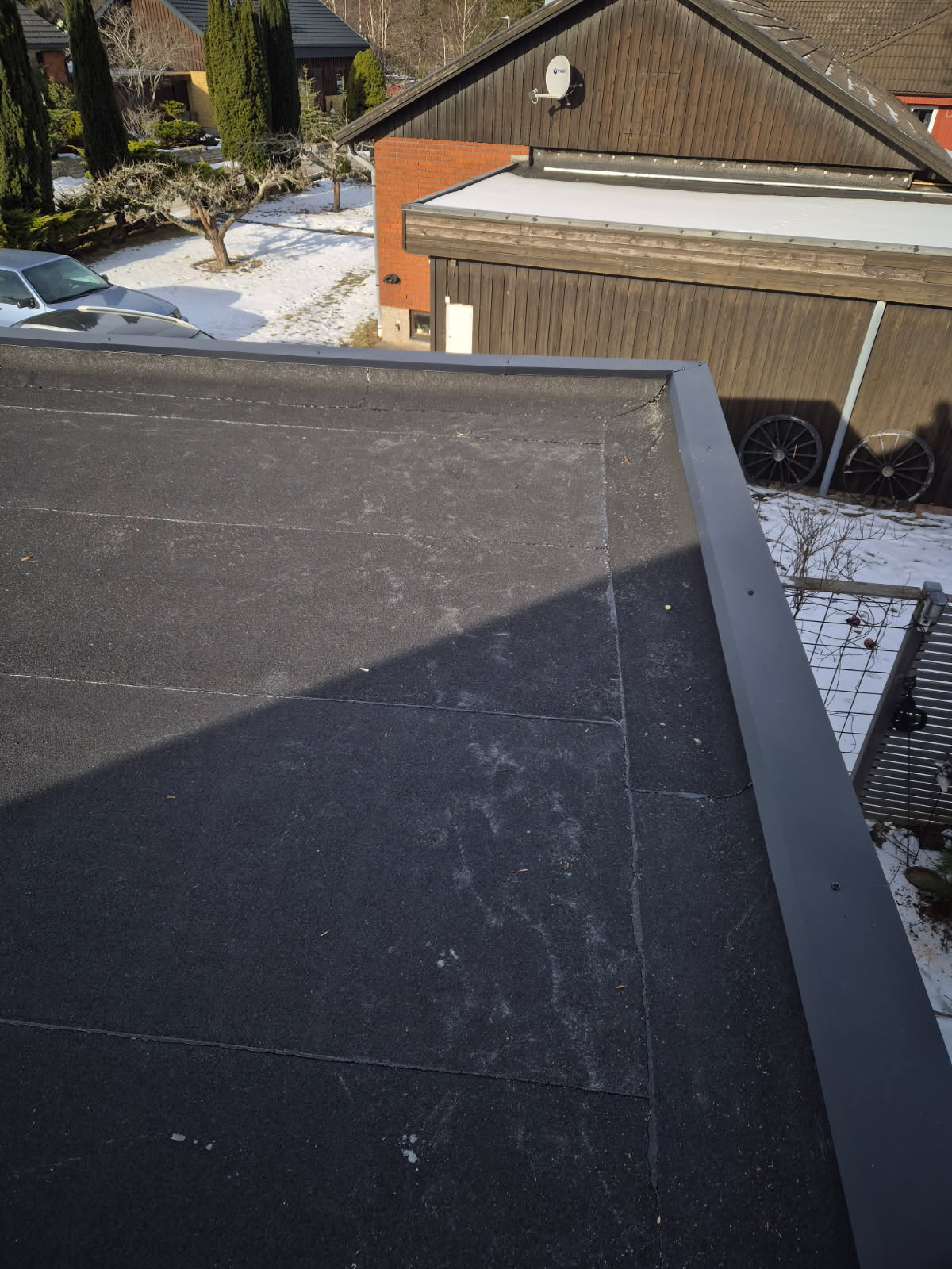Takläggning av garagetak i Oxelösund.
